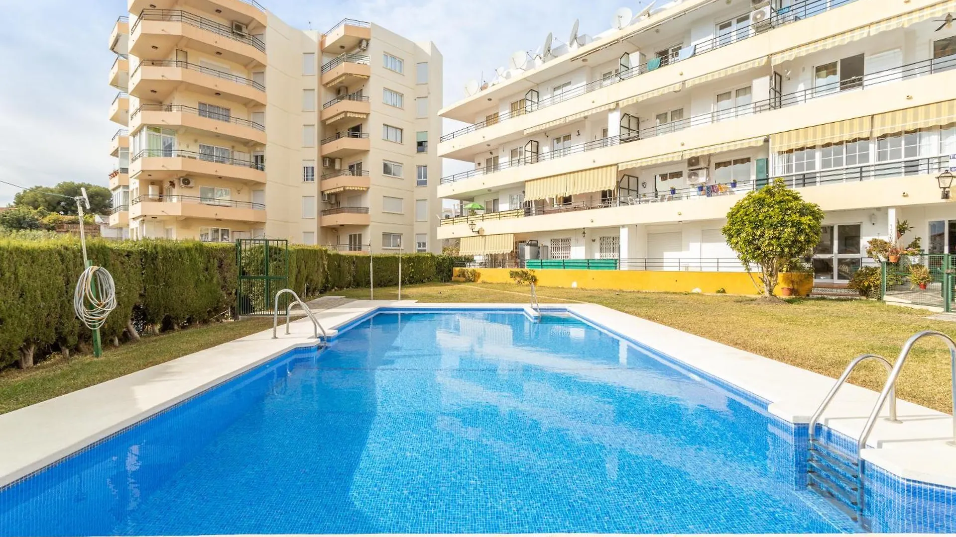 Two Bed Apartment Near Burriana Nerja